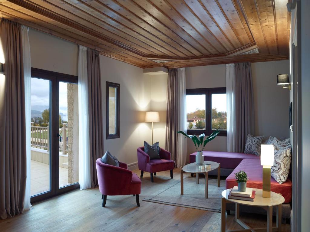 The Lake Hotel
