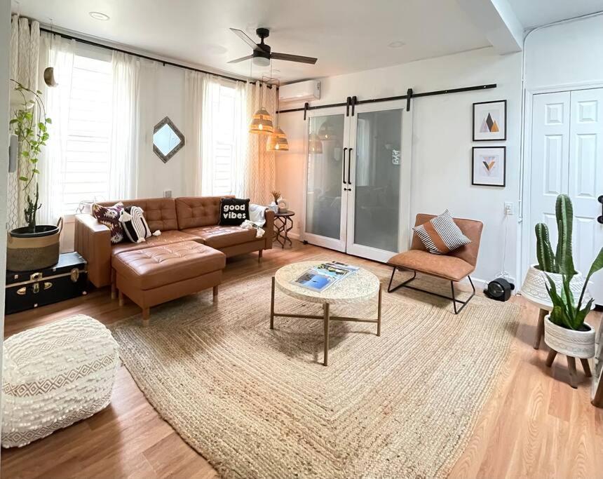 Dérive Stays - Affordable Brooklyn Apt. w/ balcony