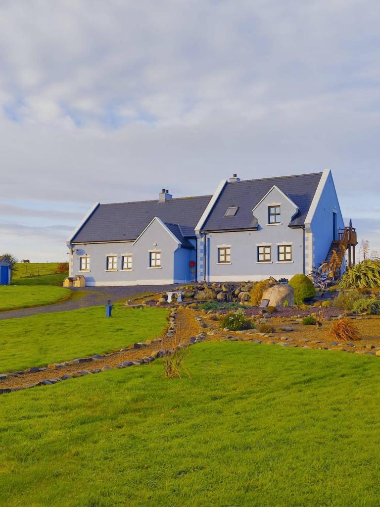 Fantastic private self catering upstairs apartment