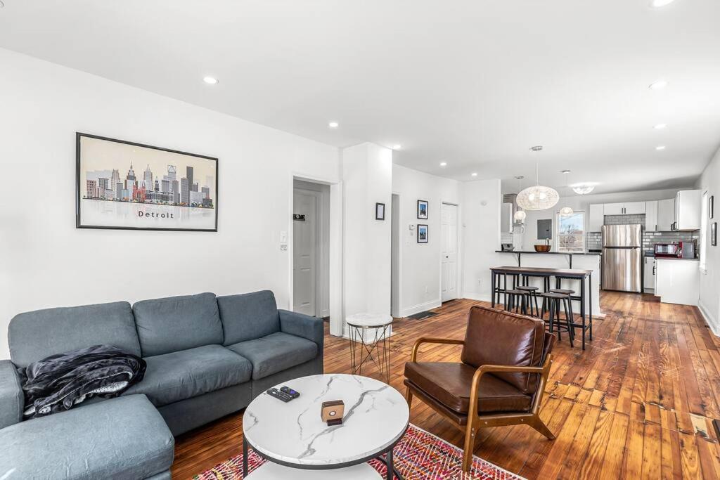 Modern 2 Bedroom Apartment Free Parking