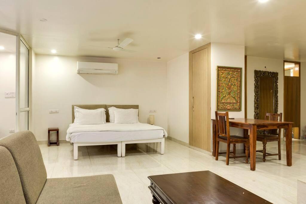 Studio 37 HKV with additional beautiful glass room