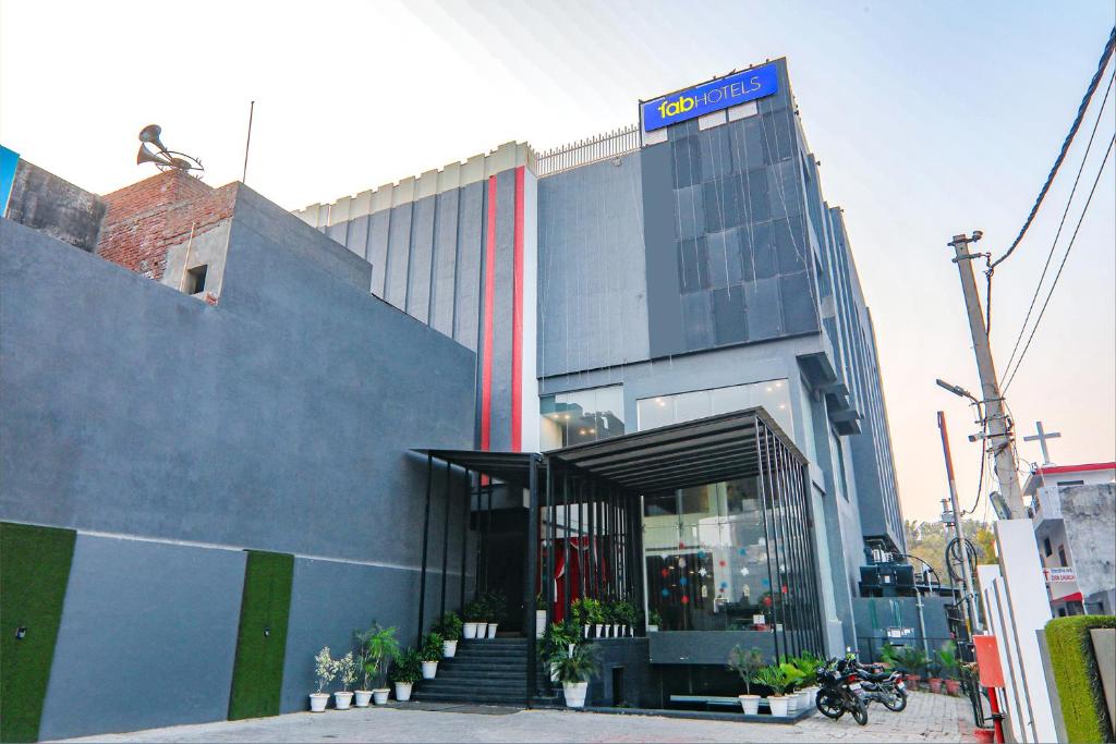 FabHotel Landmark (Chinhat)