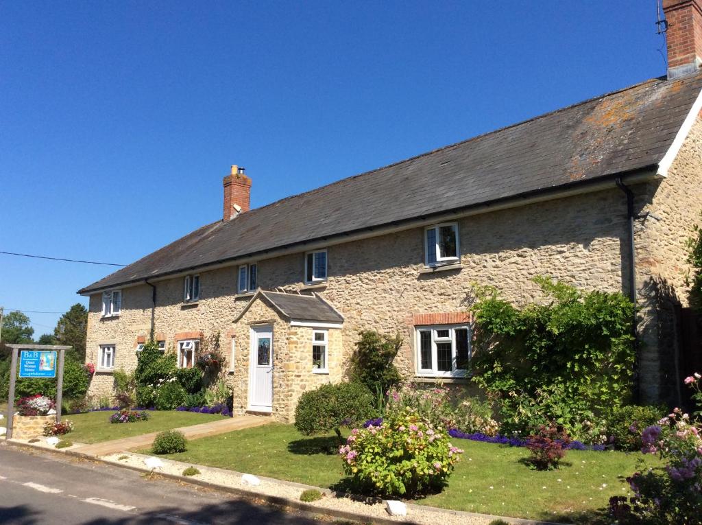 Quiet Woman House (Halstock)
