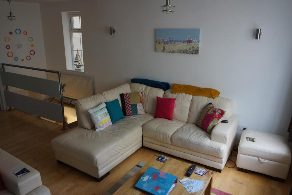 Beautiful beachside detached house with garage