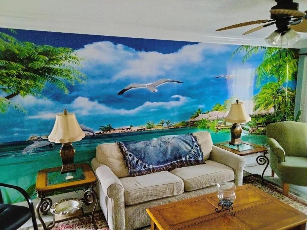 Unique 2 Bedroom / 2 Bath Condo in Myrtle Beach (Myrtle Beach)