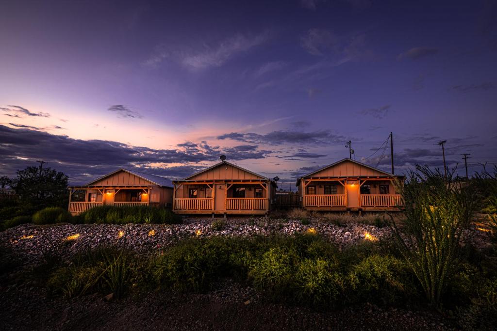 -Pet Friendly- Tombstone Miners Cabins # 5