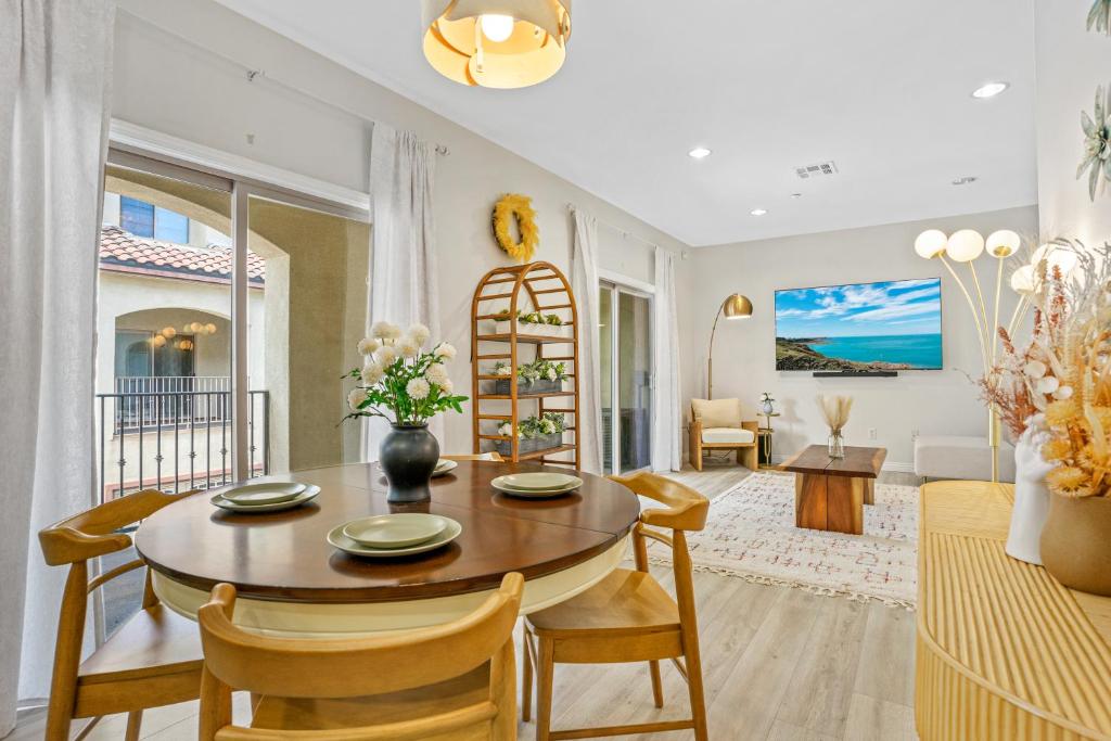 Designer House in downtown Fullerton - 9 mins to Disneyland (Fullerton)