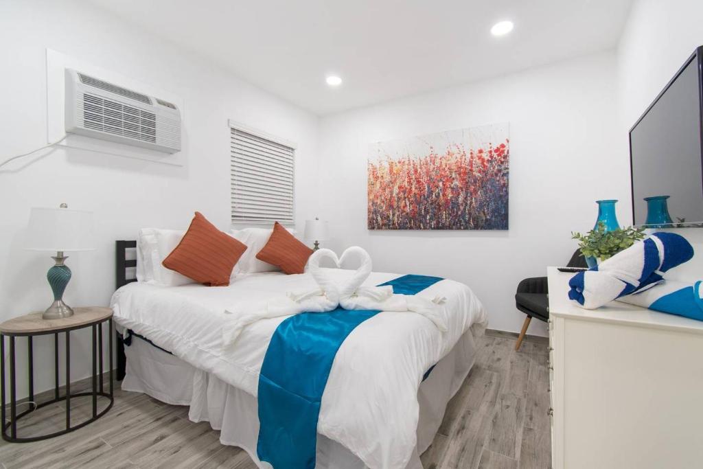 COZY & CHARMING 1 BEDROOM APT OCEANSIDE UNIT # 2