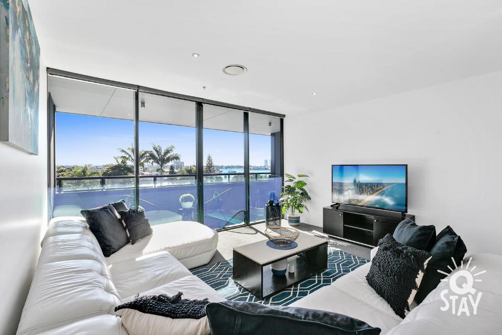 Premium 3 Bedroom SPA Apartment at Circle on Cavill - KIDS STAY FREE!!!
