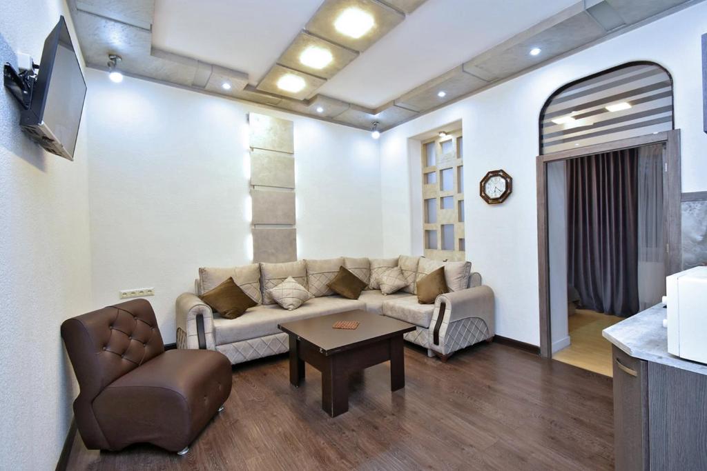 Apart House in Erevan Mashtots Avenue