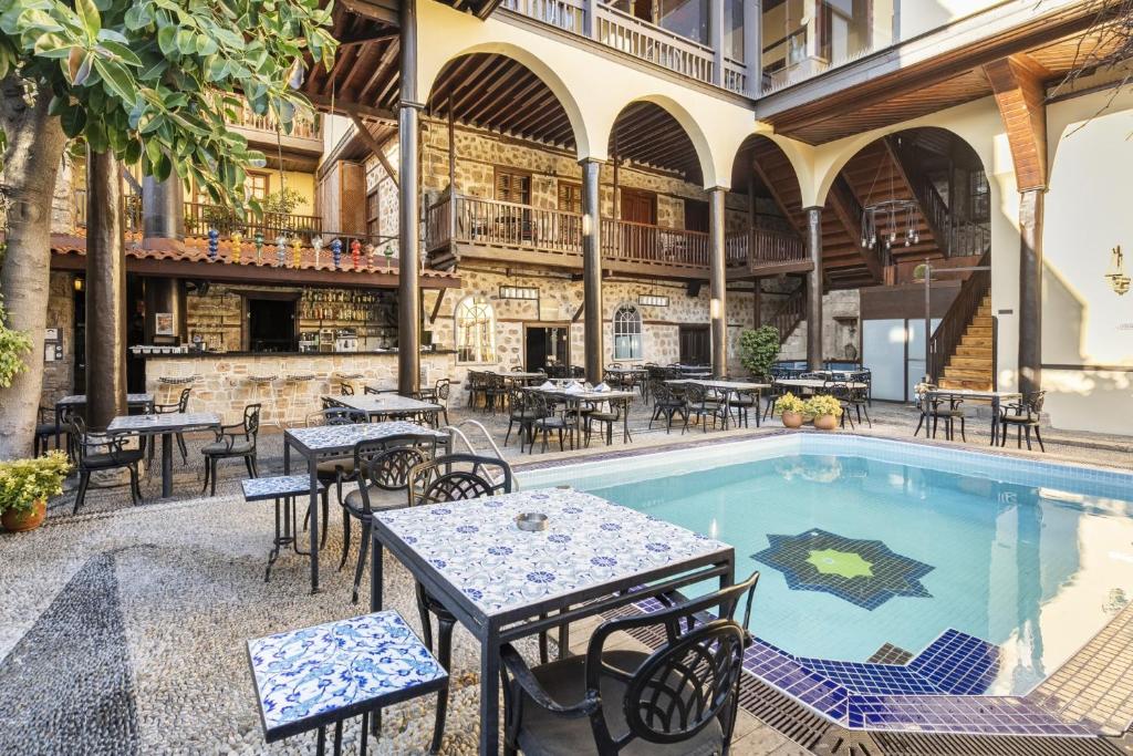 Charming Flat near Hadrians Gate