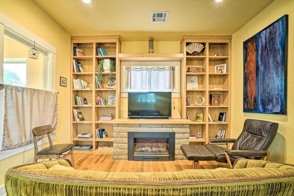 Cozy Las Cruces Gem Fire Pit