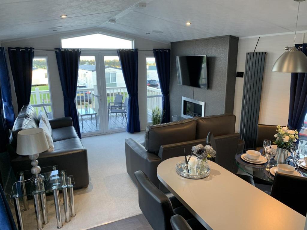 Lola Lodge - Luxury Hot Tub Retreat (Newton on the Moor)