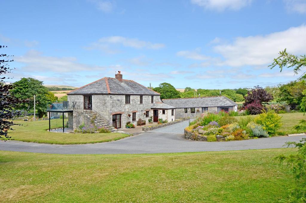 Maple & Beech Barns (Truro)