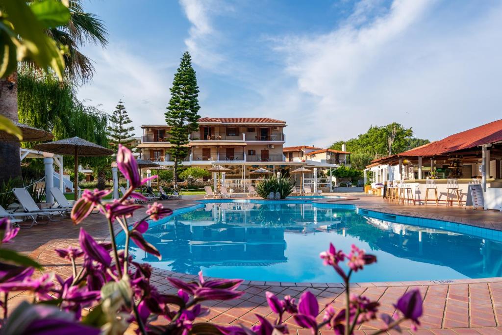 Almira Hotel (Troulos)