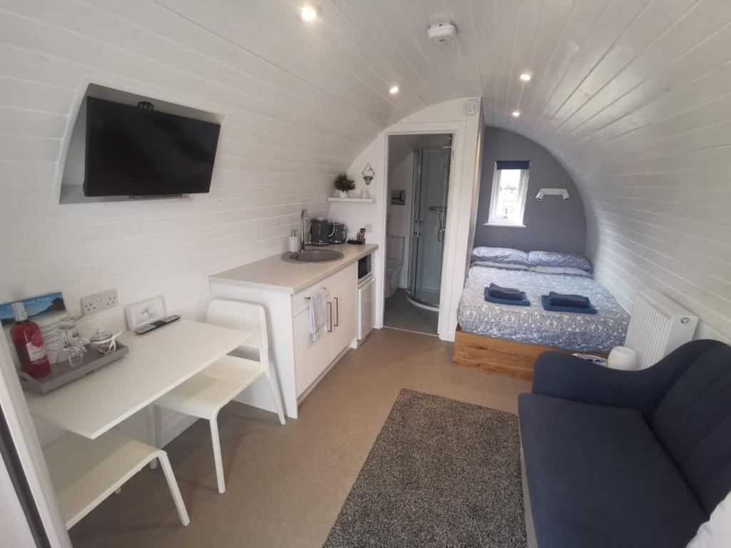 Loch Ness Pods (Fort Augustus)