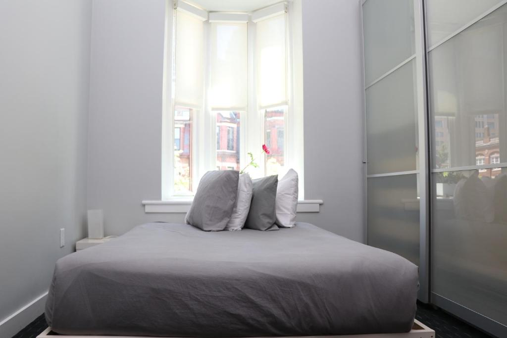 Stylish Studio on Newbury St #3