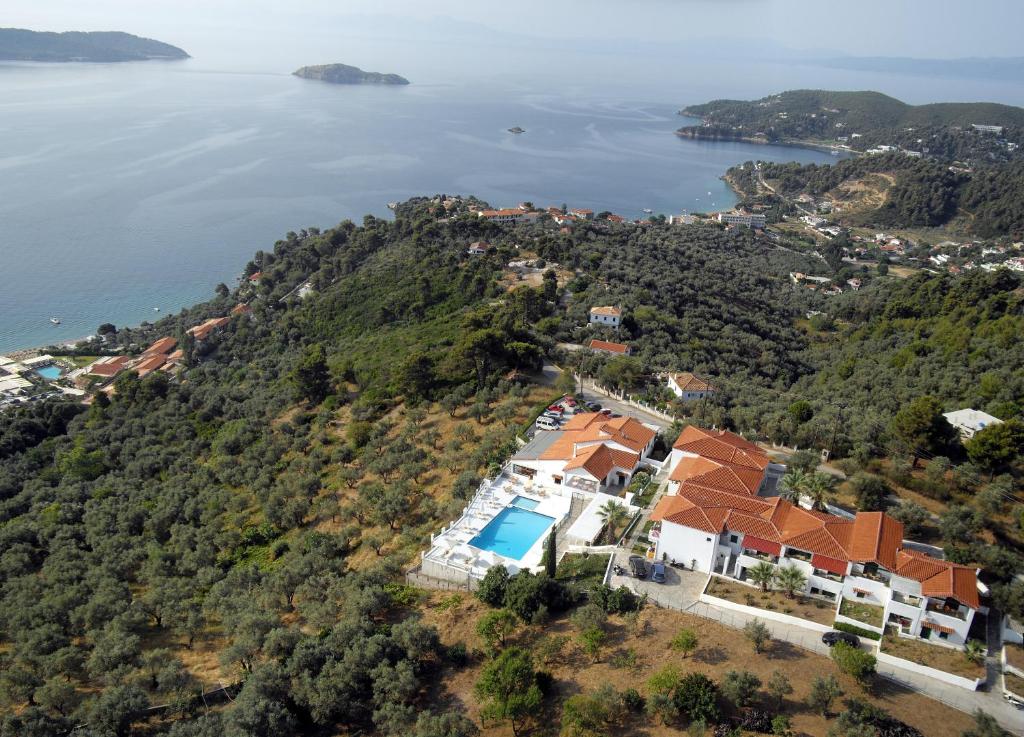 Skiathos Club Hotel & Suites (Vassilias)