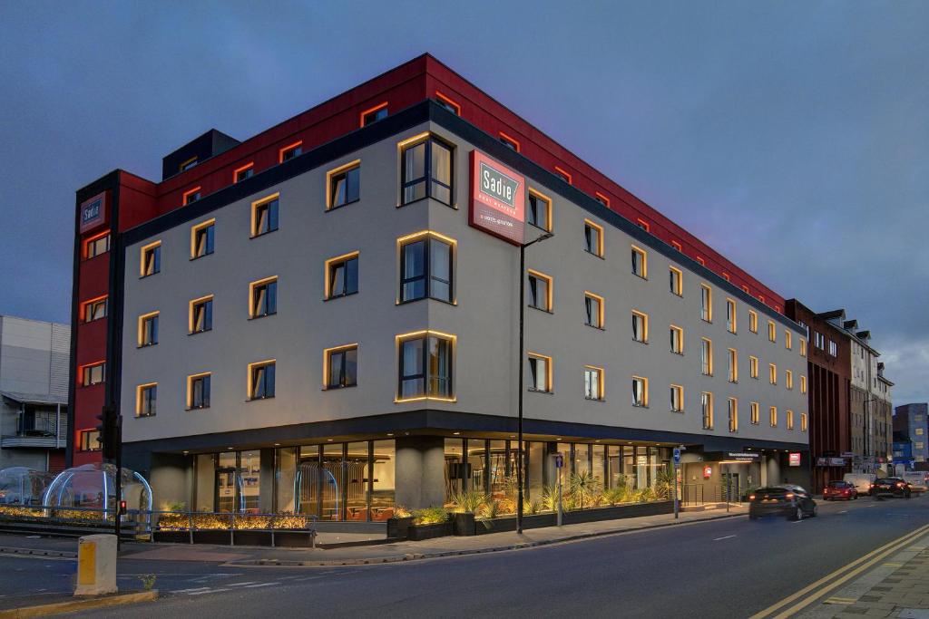 Sadie Best Western Hotel at Luton (Luton)
