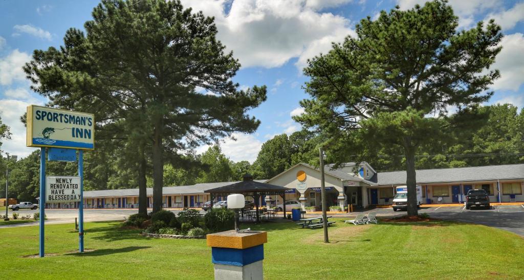 SPORTSMAN's INN - Call 252-793-3095 (Plymouth)