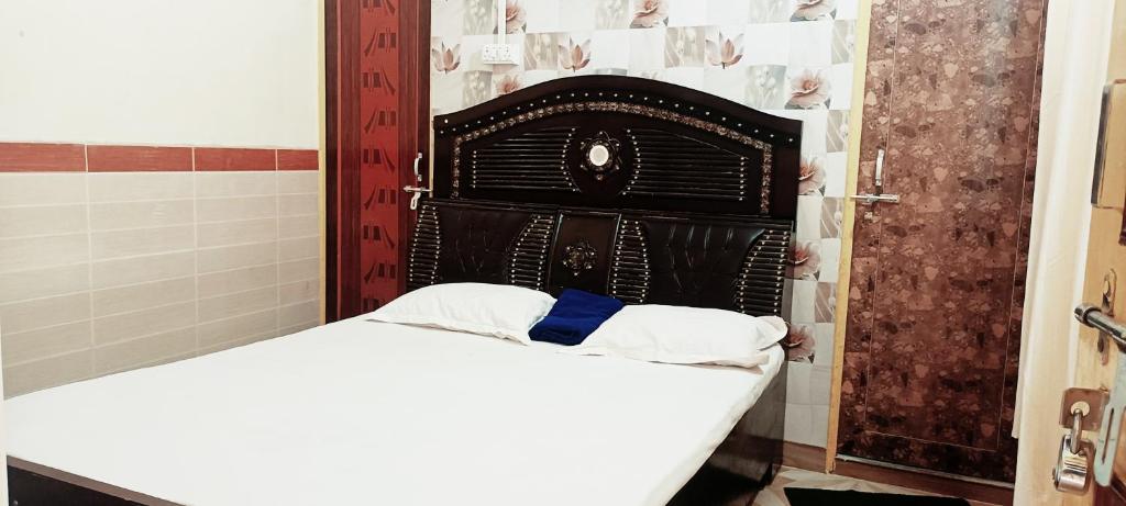 Maa Gauri paying Guest House
