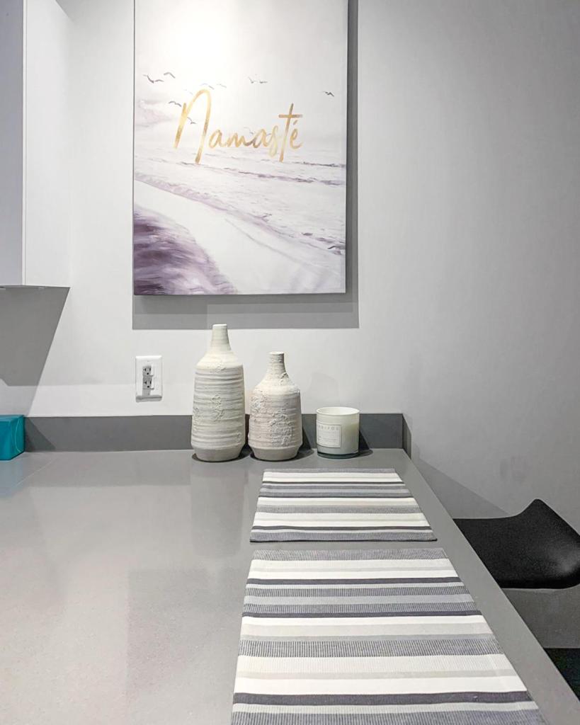 State-of-the-art 1-bedroom apartment open patio!