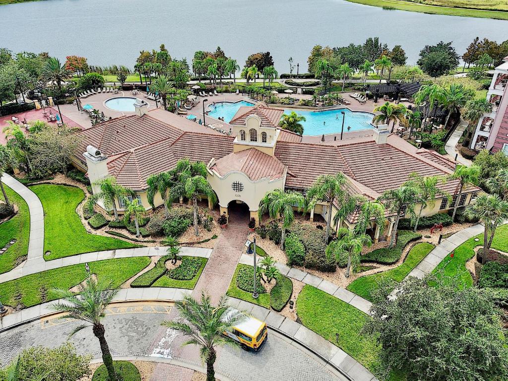 Vista Cay Luxury 4 bedroom condo