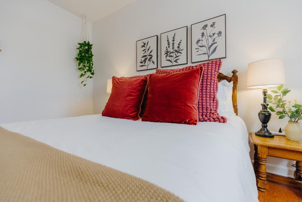 Centrally Located 2BR Overton Square Unit 2 Fast WiFi Free Parking Yes Pets