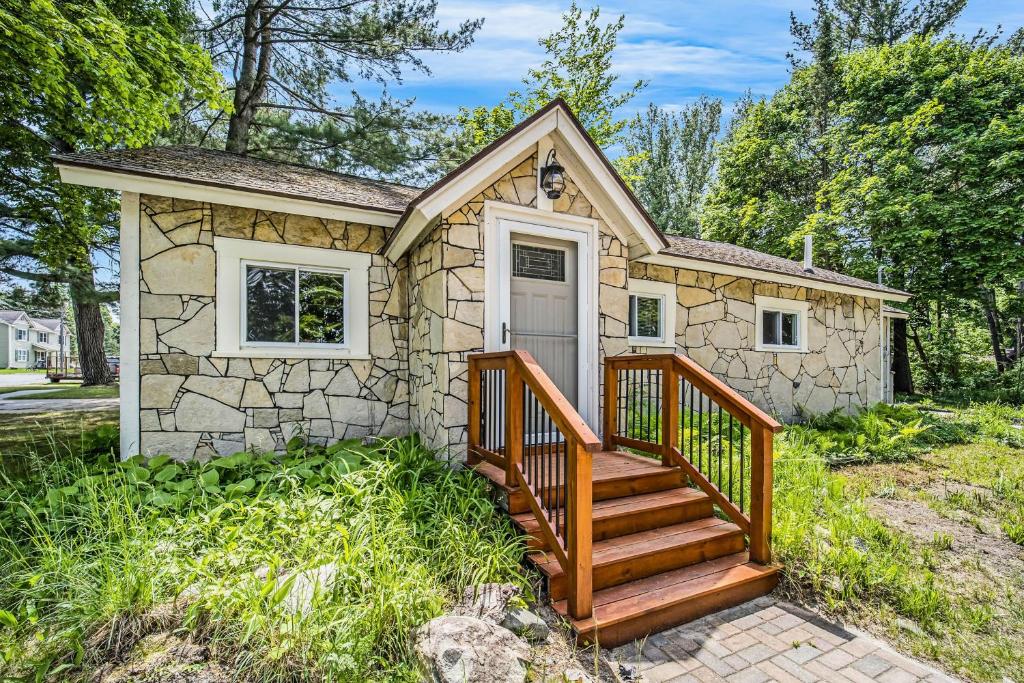 Pleasant Street Retreat (Boyne City)