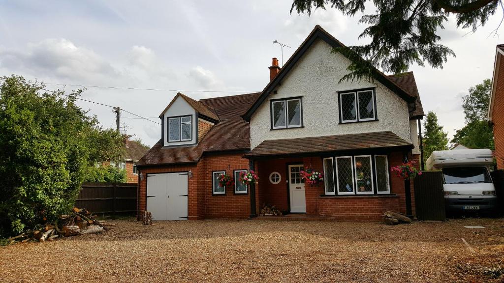 Sadlers Guest House (Wokingham)