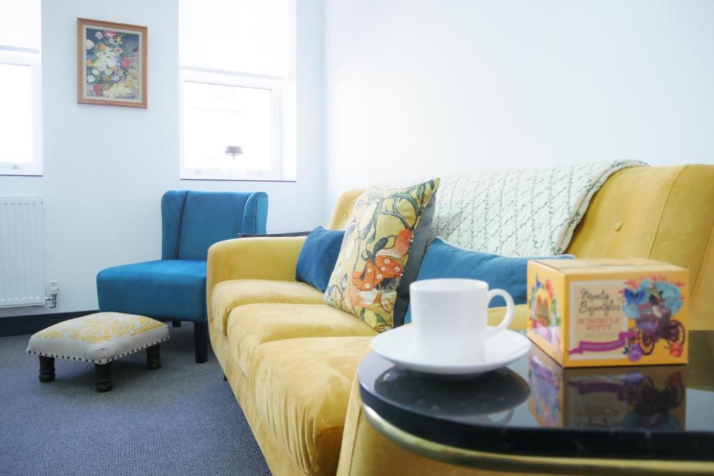 One bedroom luxury ground floor apartment with parking in heart Holt (Holt)