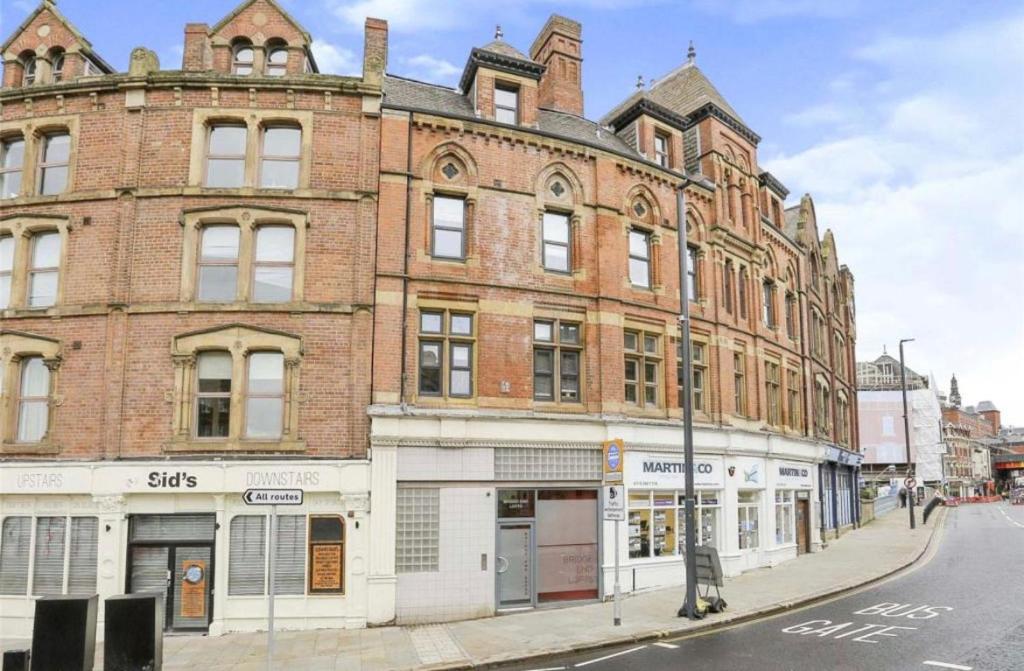 Large New-York Style Penthouse Apartment in Leeds City Centre with Contactless Check In