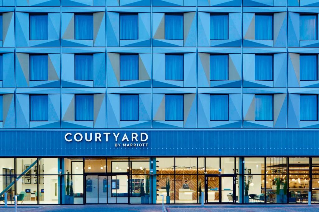 Courtyard by Marriott Luton Airport (Luton)