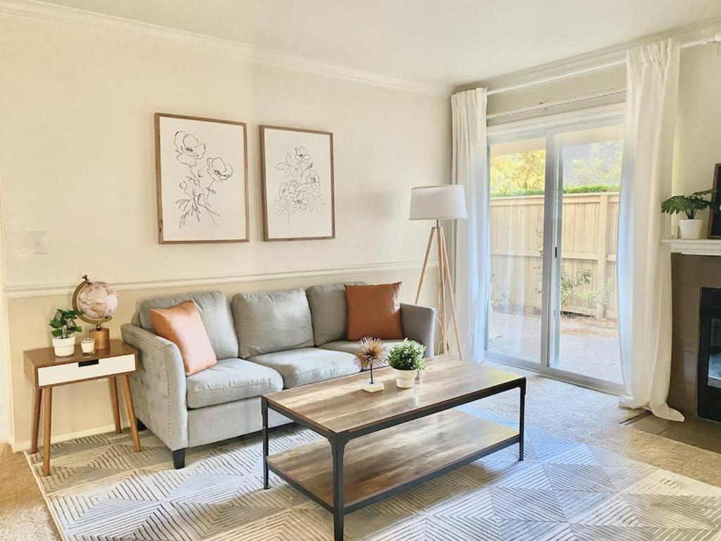 Experience Sacramento with Tranquil Lakeside Views