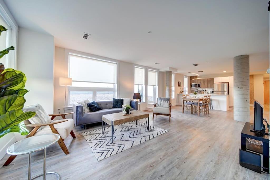 NEW Ocean Bay New Luxury Condo Sleeps 5 Parking
