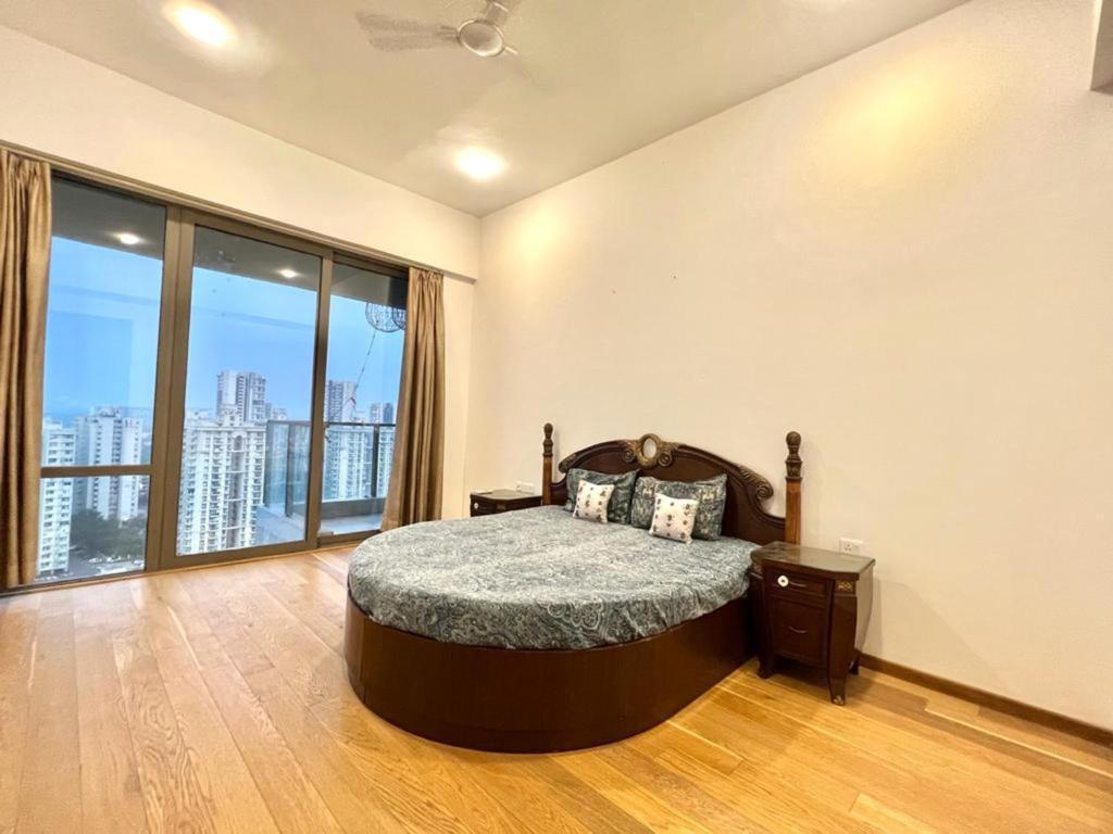 Luxury room with attached bath & balcony