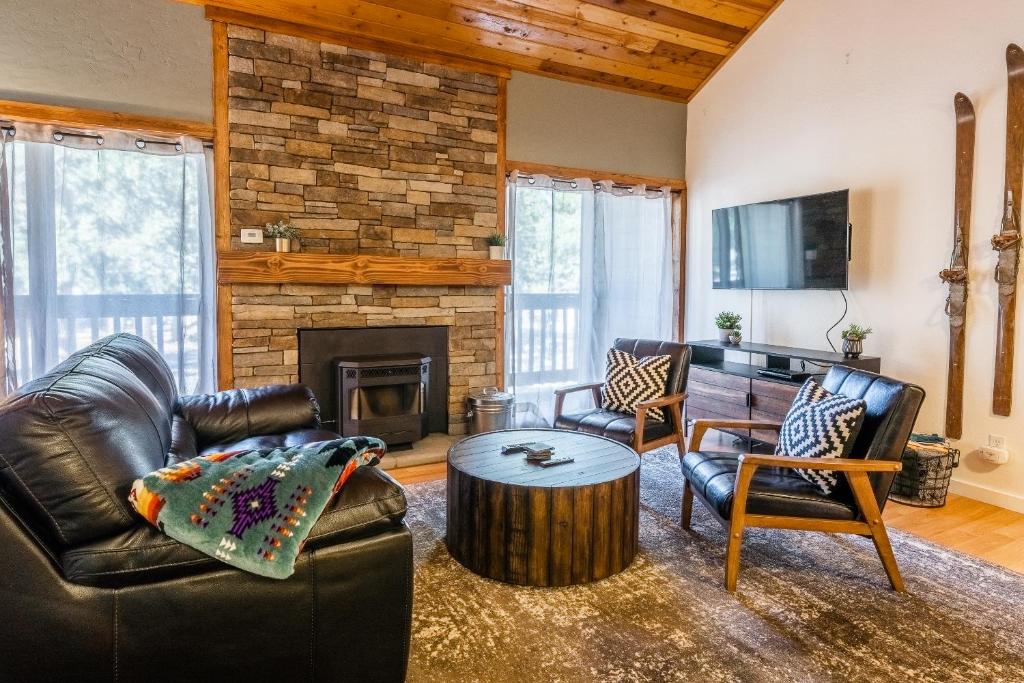 New Listing Updated 1 Bed and Loft 2 Full Bath La Residence IV N7 Sleeps 4 and Steps to Free Shuttle (Mammoth Lakes)