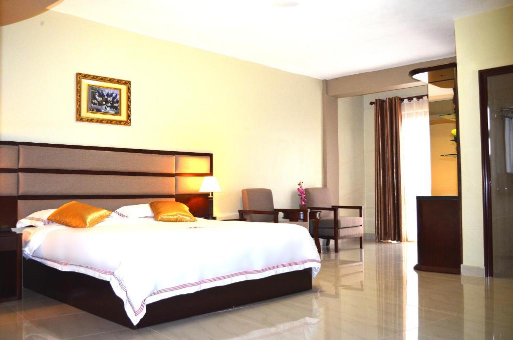 Hillside Plaza Hotel