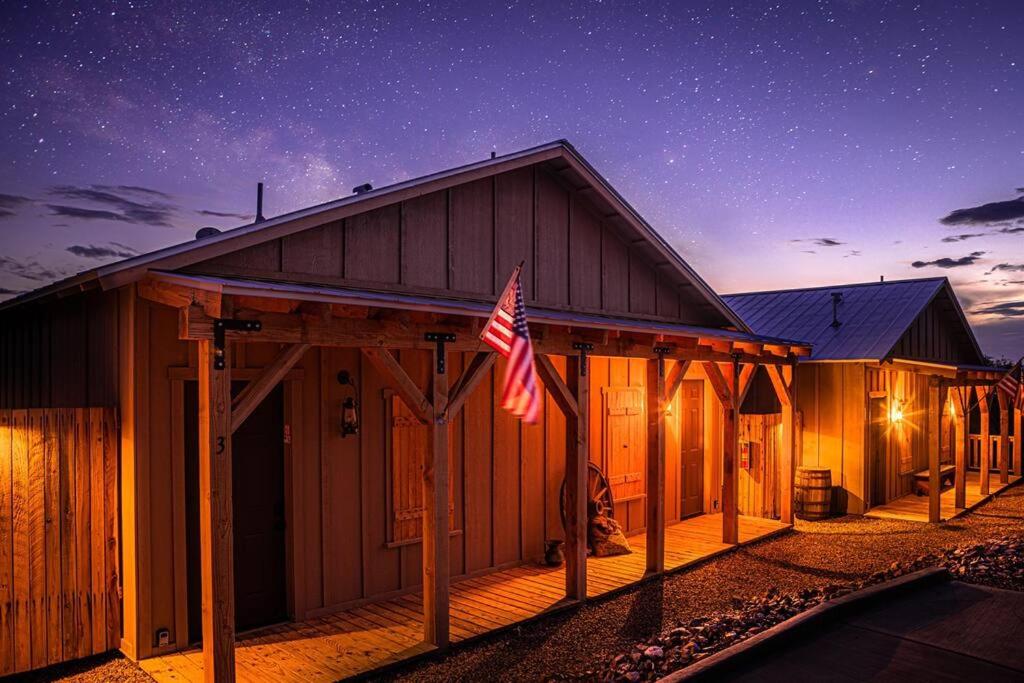 *Pet Friendly* Tombstone Miners Cabins # 6