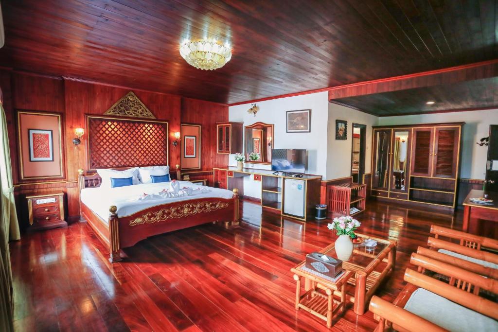 E-Outfitting Vang Thong Hotel