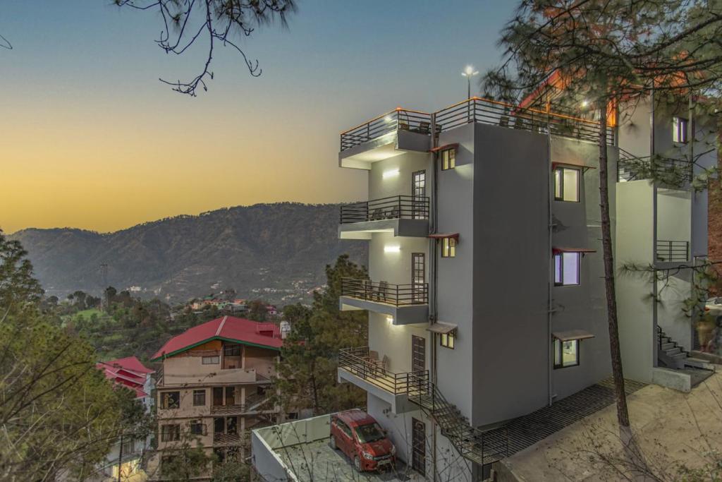 North edge 6BHK Uniqe Apartments