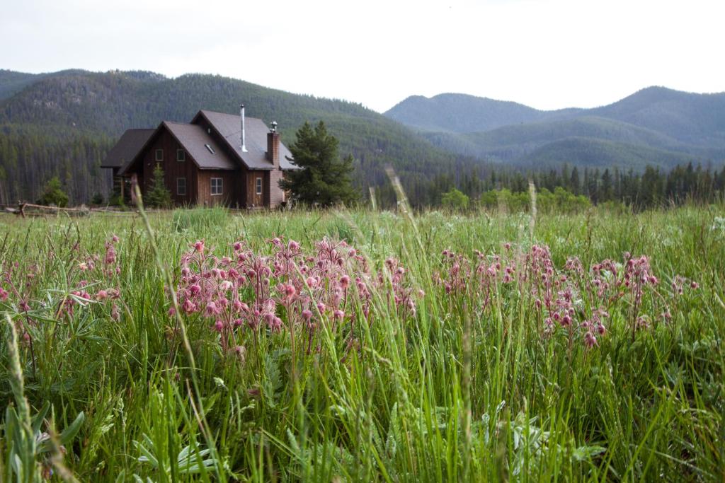 Homestake Lodge (Whitehall)