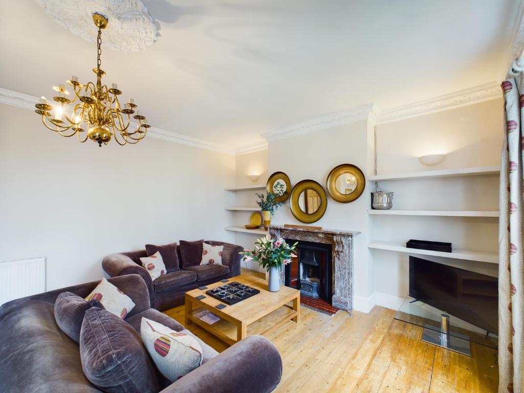 CGT Stays - Duplex Three Bedroom Apartment