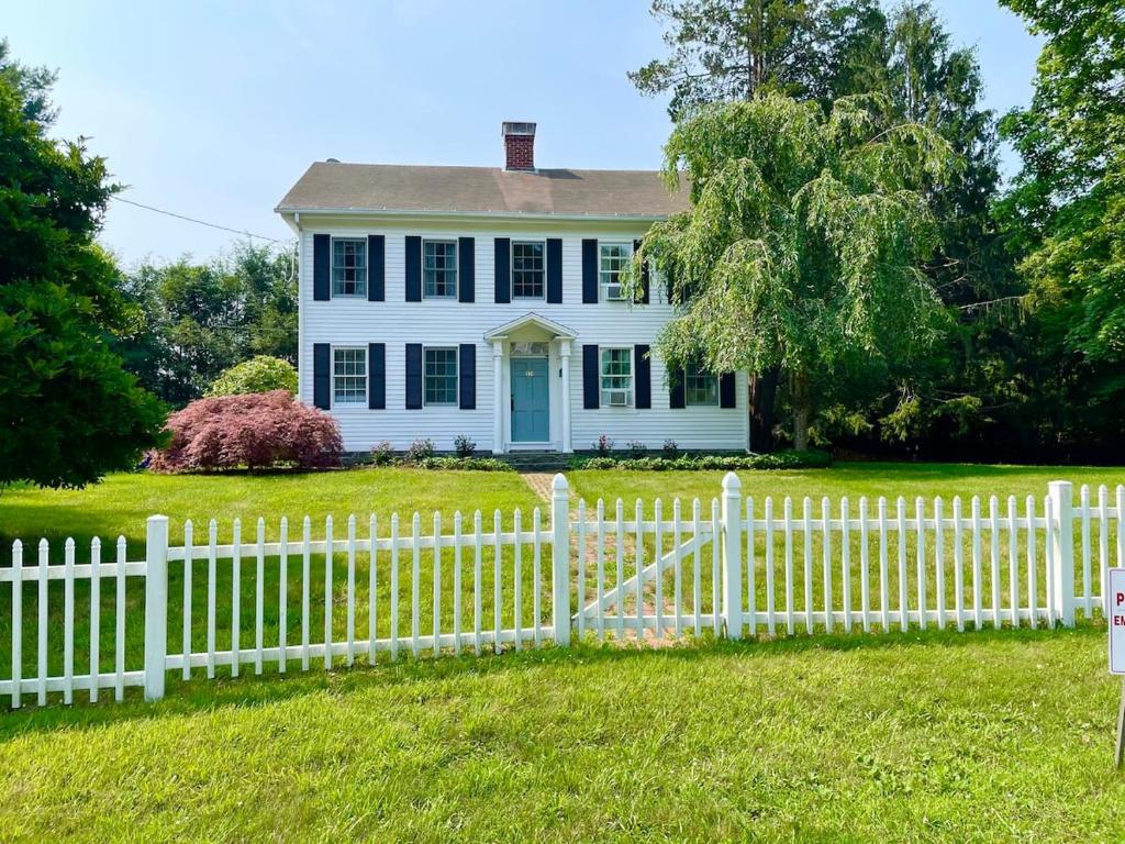 1860's Colonial House Near Downtown and Beaches! (Madison)