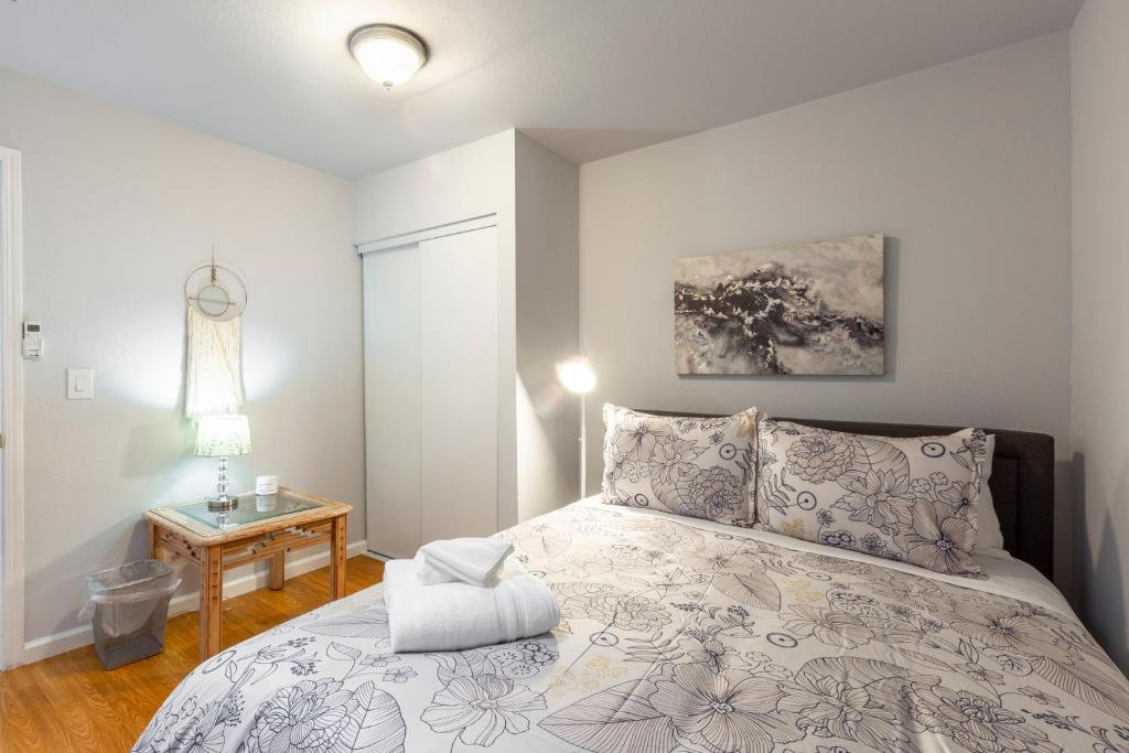 @ Marbella Lane 2BR House in Downtown Redwood City (Redwood City)