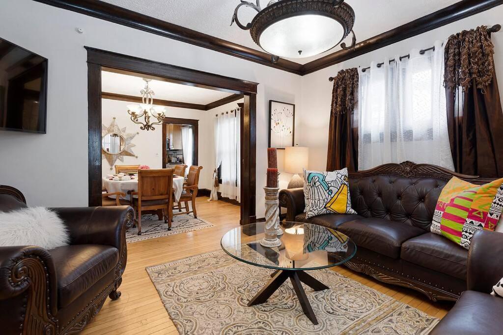 AMAZING TRADITIONAL HOME SOUTH MINNEAPOLIS