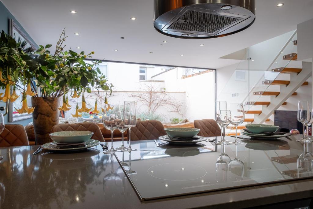 Luxury 2-Bed House in Cheltenham