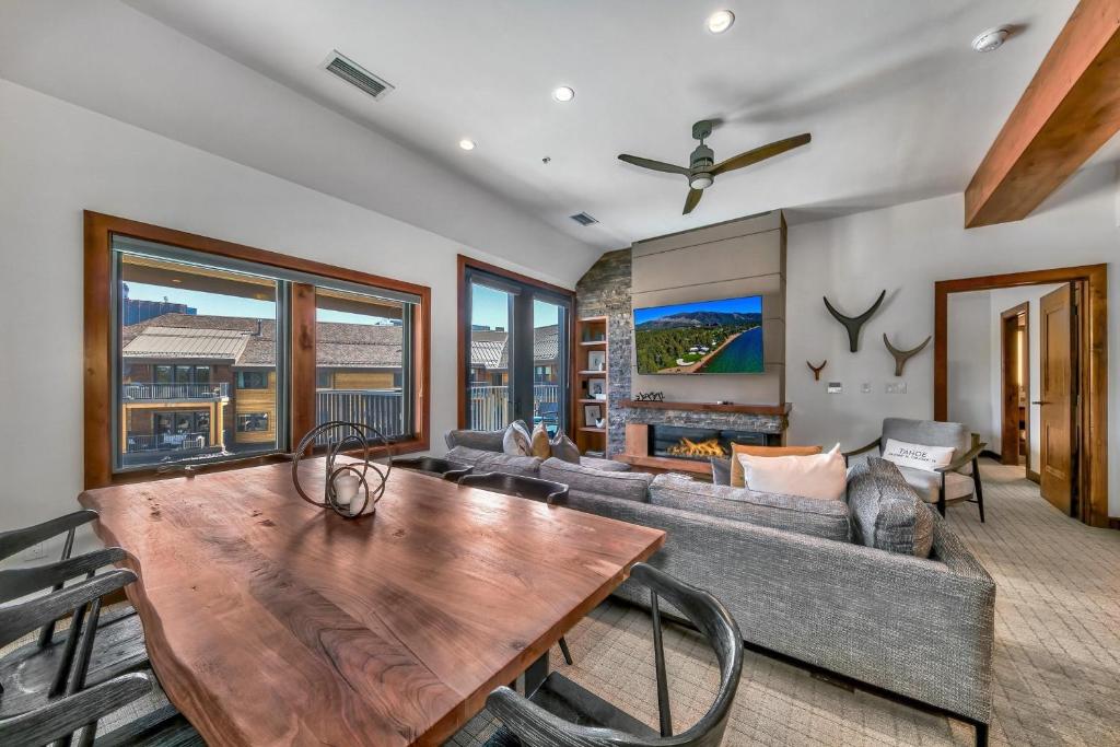 Luxury 2Br Residence steps from Heavenly Village & Gondola condo