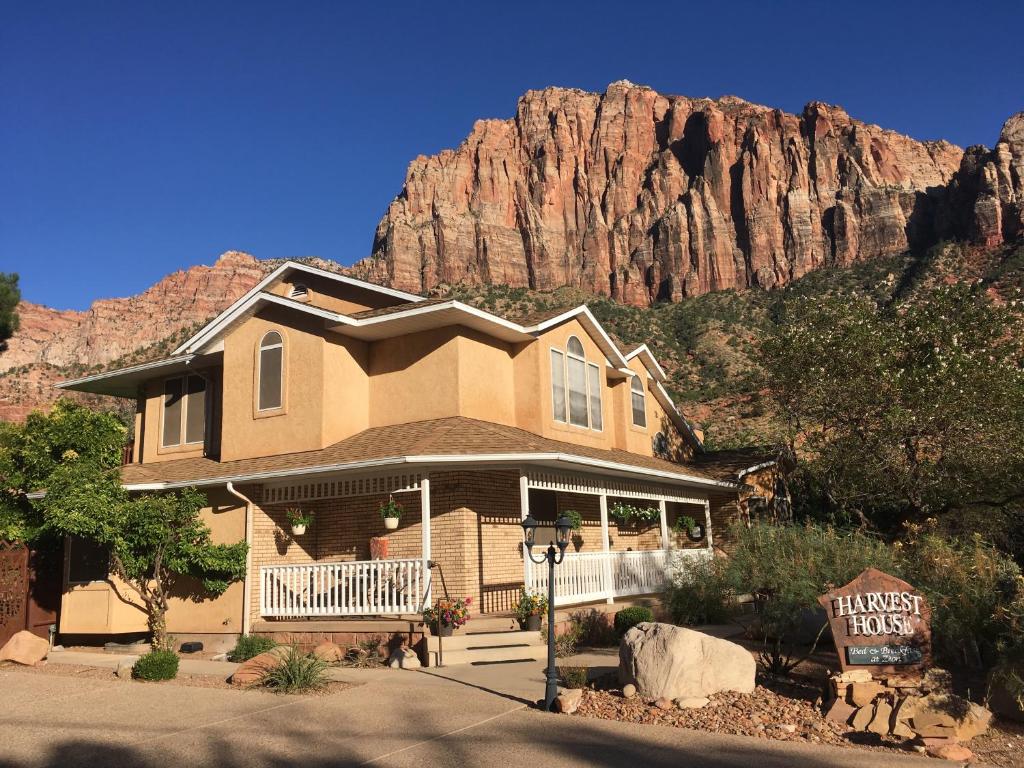 Harvest House Bed and Breakfast (Springdale)