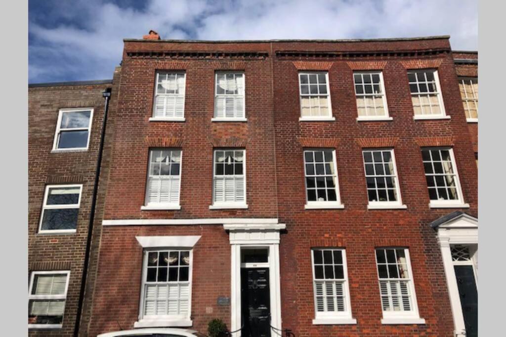 Luxury 2 bed Georgian Townhouse